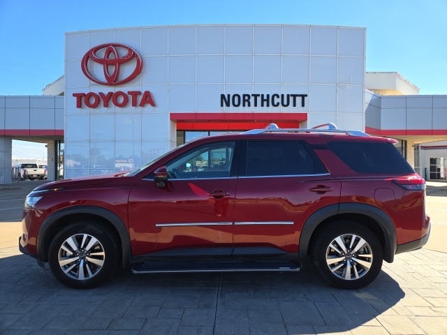 2023 Nissan Pathfinder SL