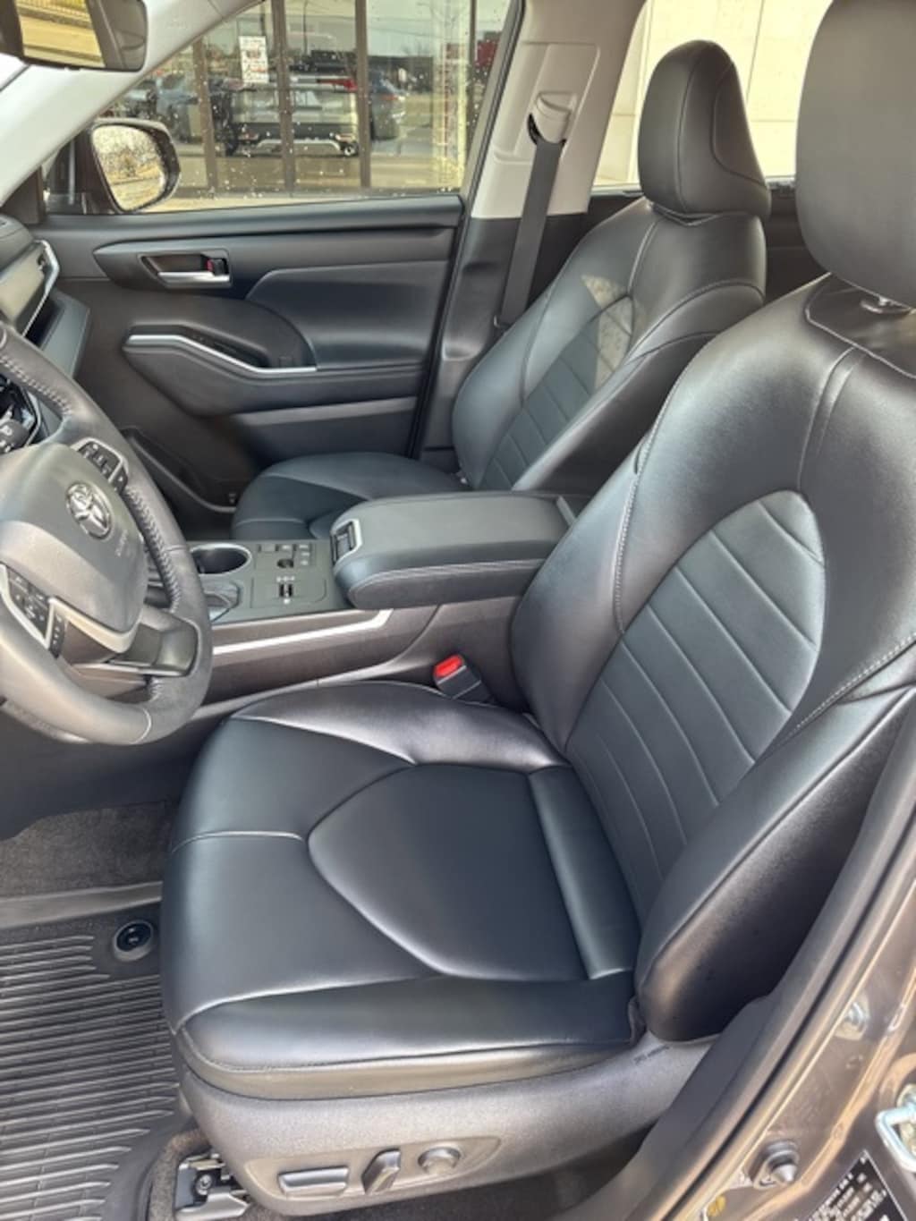 Used 2023 Toyota Highlander Hybrid XLE SUV