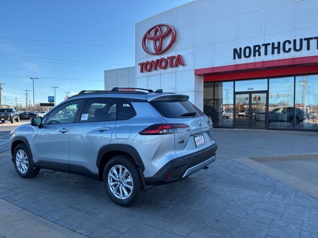 2026 Toyota Corolla Cross LE photo 4