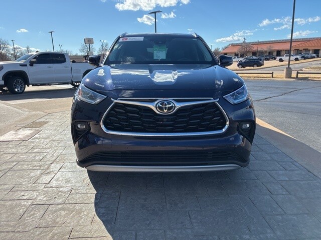 2022 Toyota Highlander Platinum photo 2