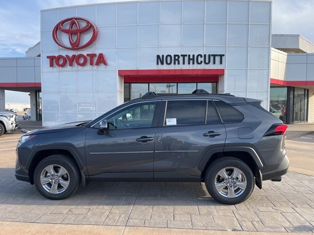 2025 Toyota RAV4 XLE's photo