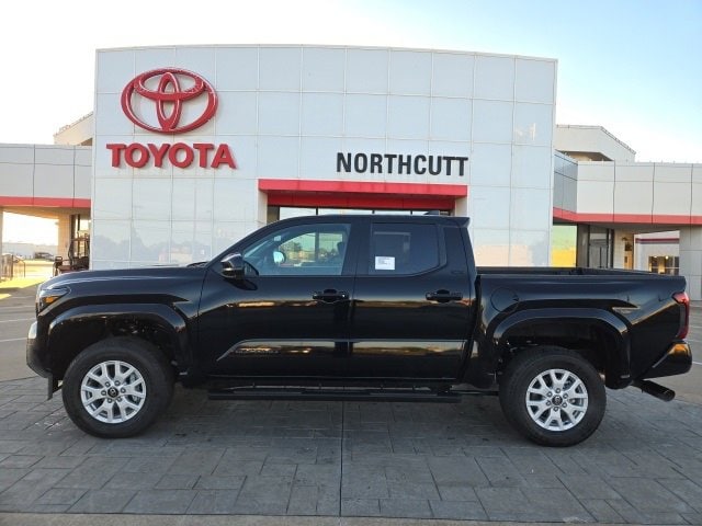 2025 Toyota Tacoma SR5's photo