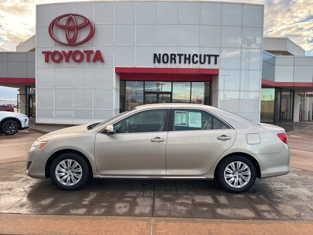 2013 Toyota Camry LE's photo