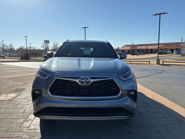 2021 Toyota Highlander Hybrid Platinum photo 2