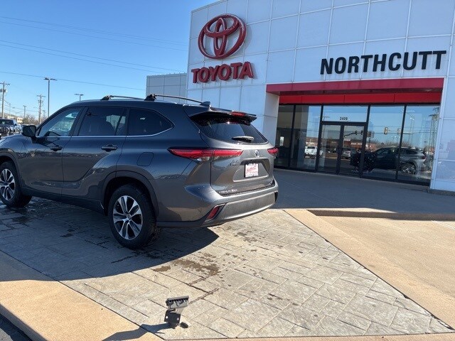 2023 Toyota Highlander XLE photo 3