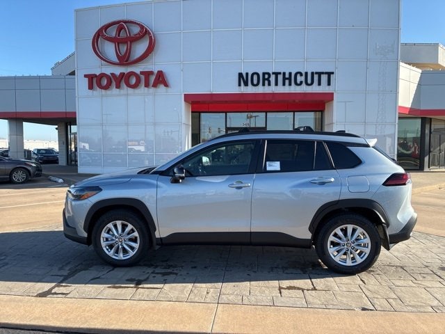 2026 Toyota Corolla Cross LE's photo