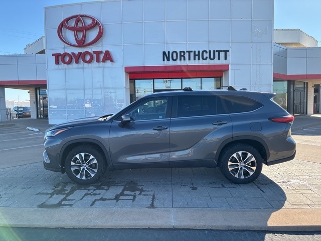 2023 Toyota Highlander XLE's photo