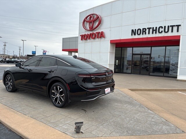 2023 Toyota Crown XLE photo 4