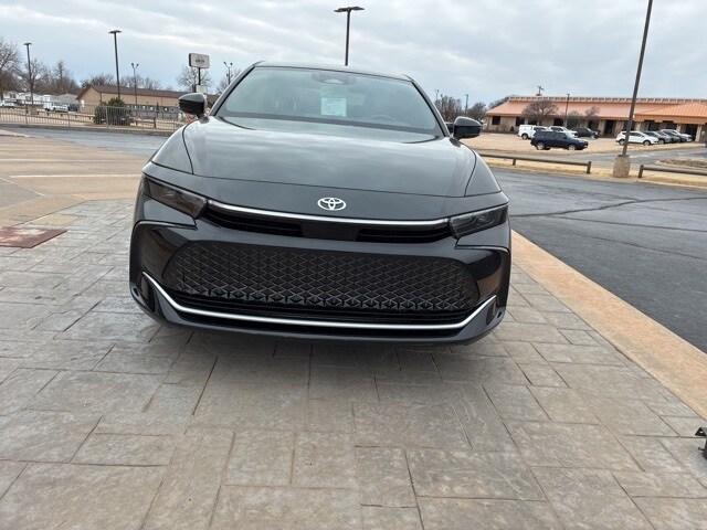 2023 Toyota Crown XLE photo 3