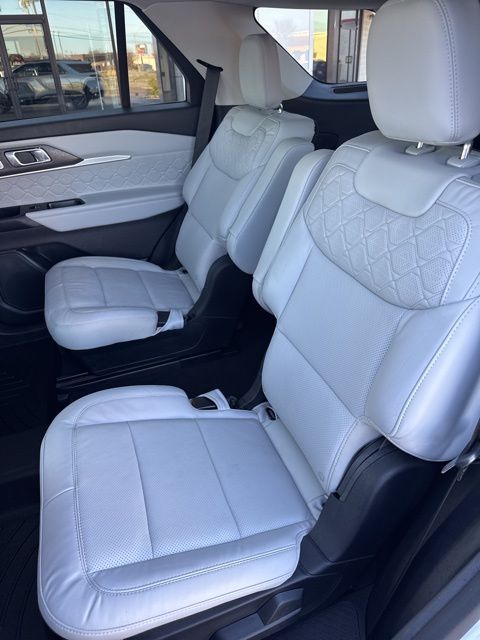 2025 Ford Explorer Platinum photo 3