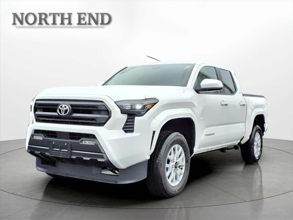 2025 Toyota Tacoma SR5's photo