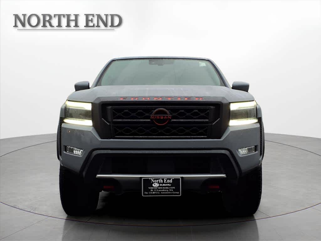 2022 Nissan Frontier PRO-4X Crew Cab photo 2