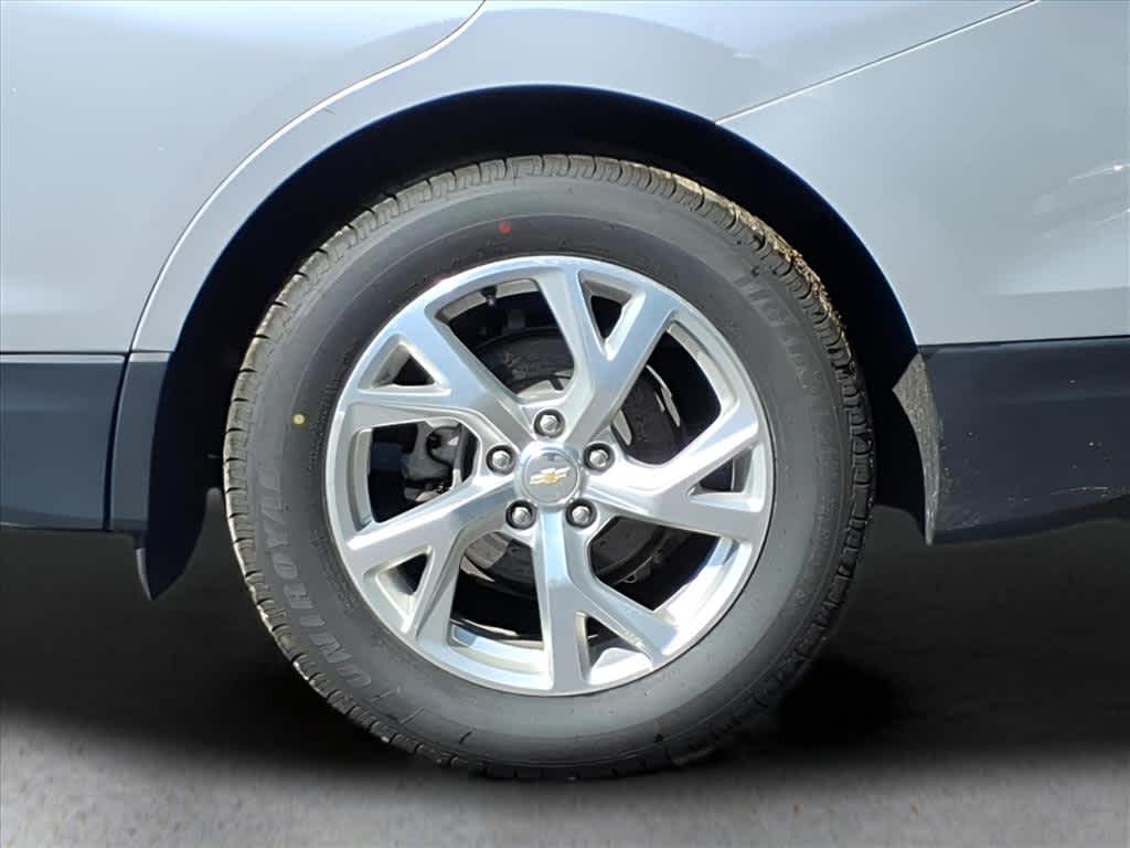 2021 Chevrolet Equinox LT photo 3