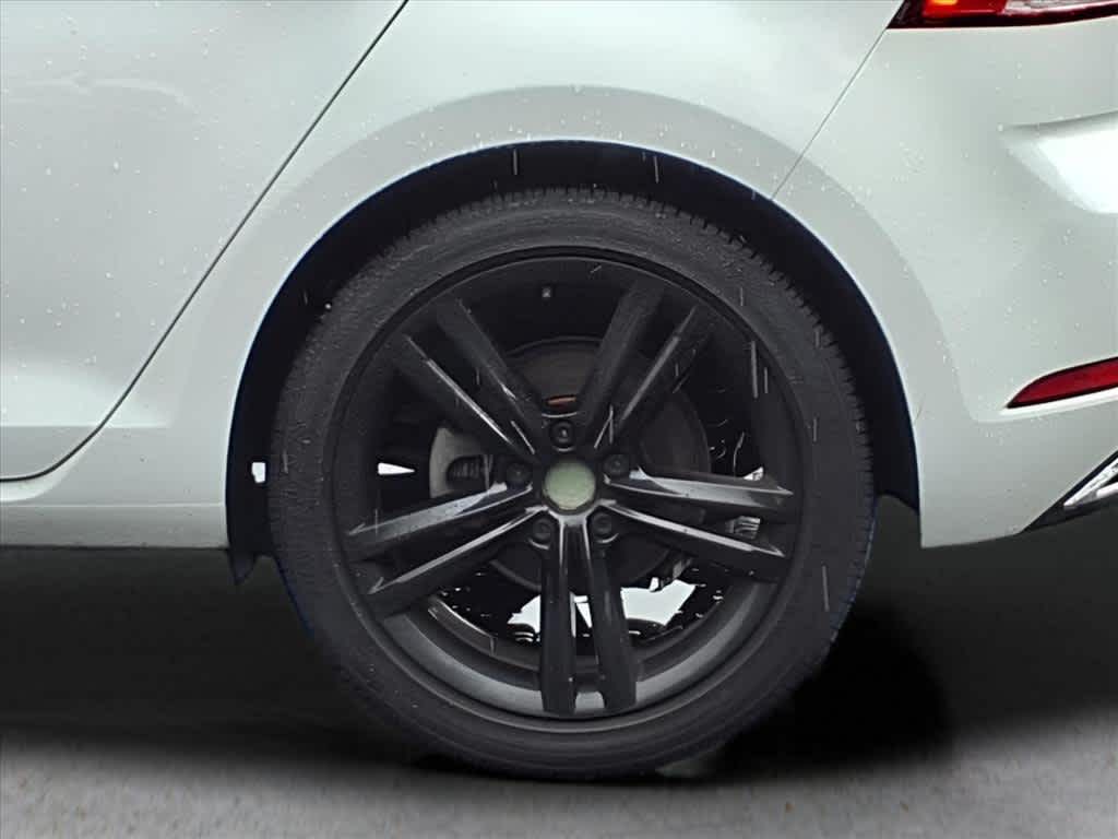 2020 Volkswagen Golf TSI photo 3