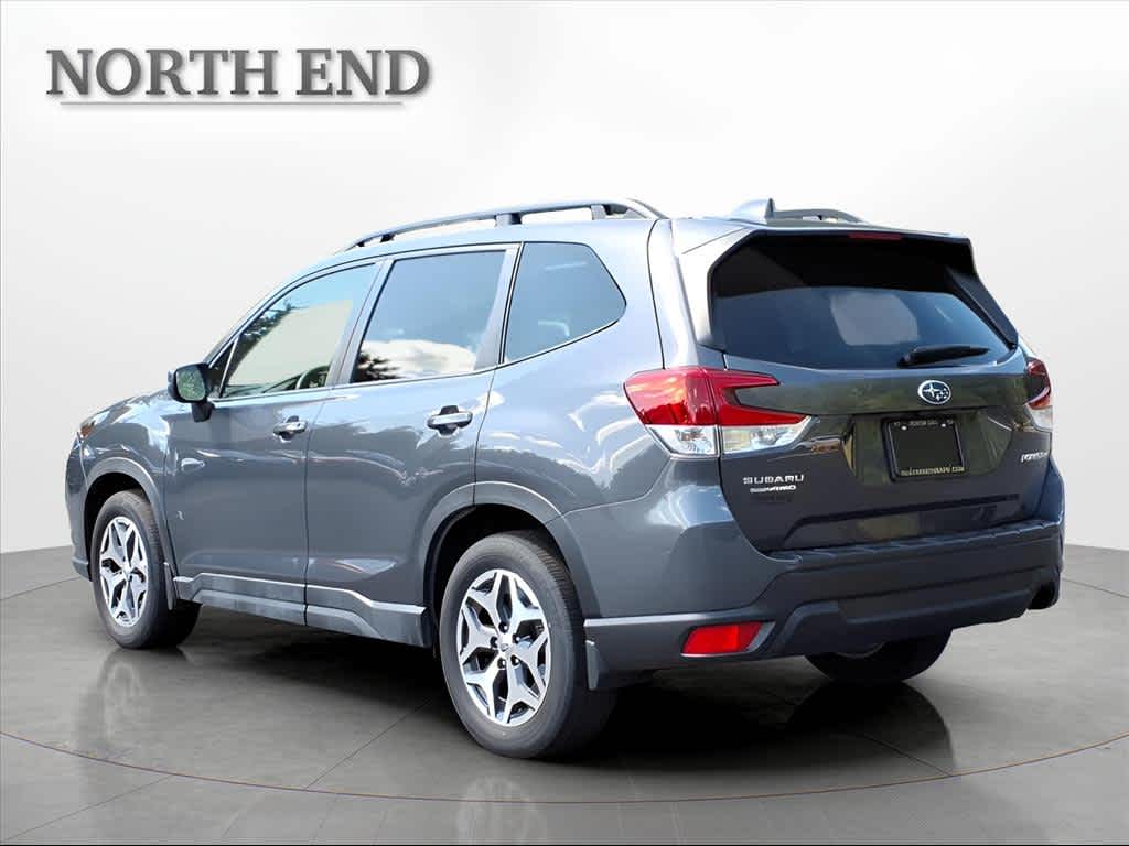 2023 Subaru Forester Premium photo 3