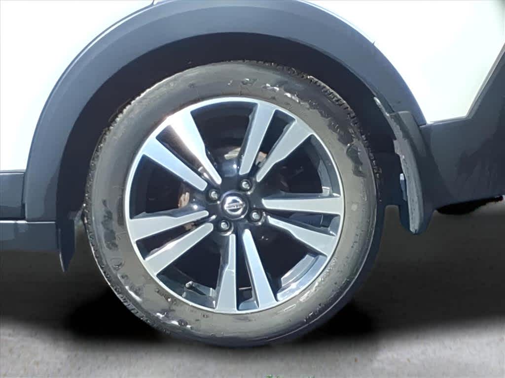 2019 Nissan Kicks SR photo 3