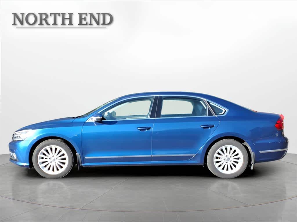 2016 Volkswagen Passat SE photo 2