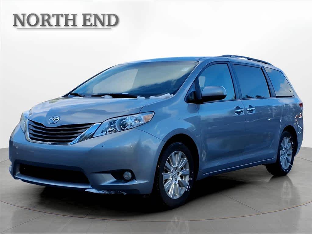 2013 Toyota Sienna Limited's photo