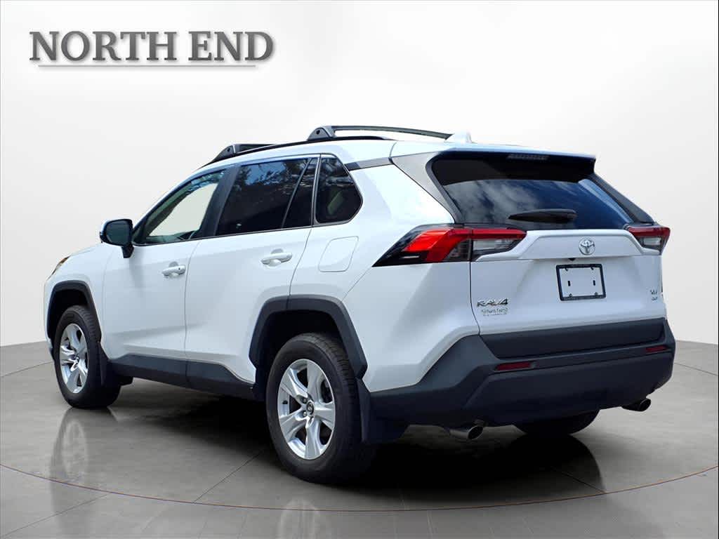2020 Toyota RAV4 XLE photo 4