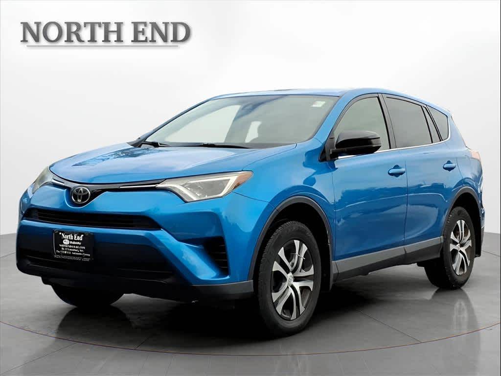 2018 Toyota RAV4 LE's photo