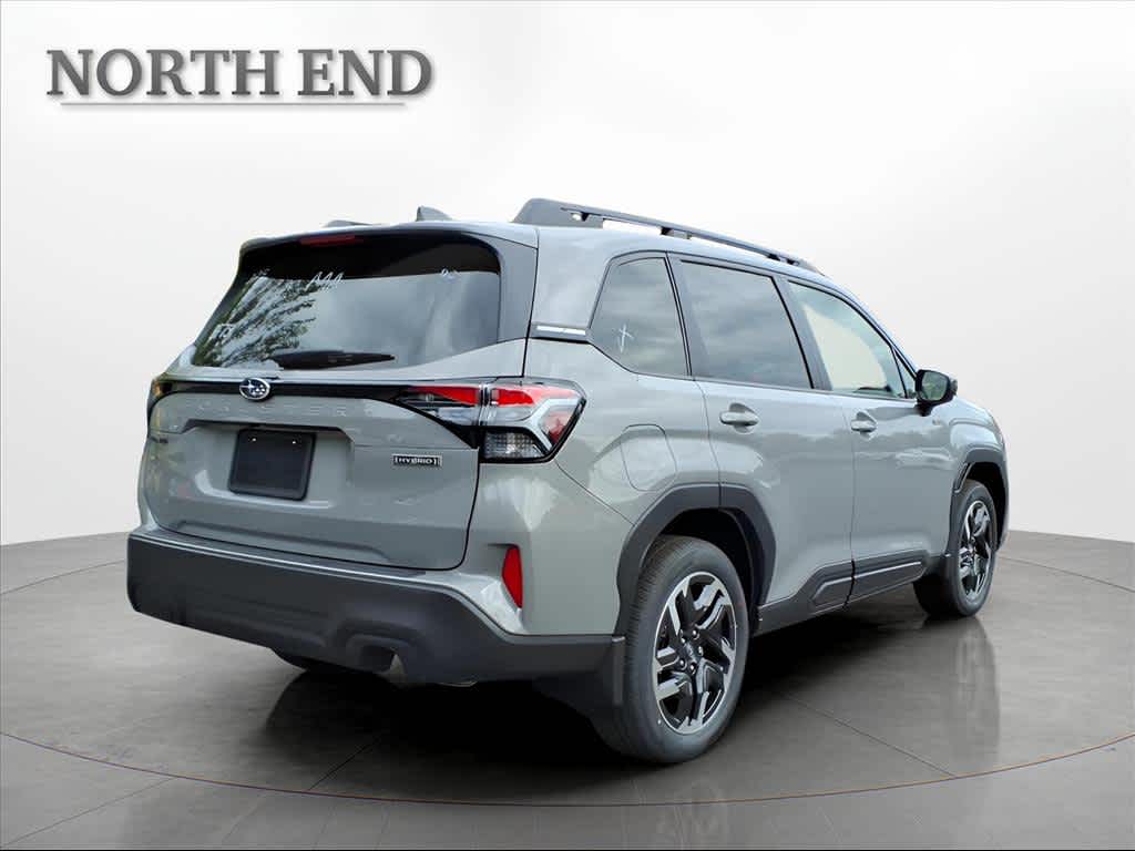 2025 Subaru Forester Premium photo 4