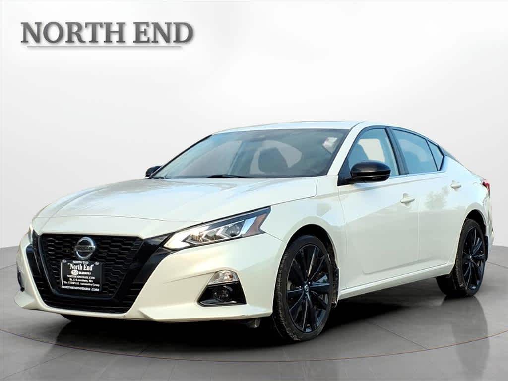 2022 Nissan Altima SR's photo