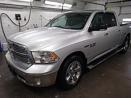 2015 Ram RAM 1500 SLT Crew CAB 4X4 Crew Cab