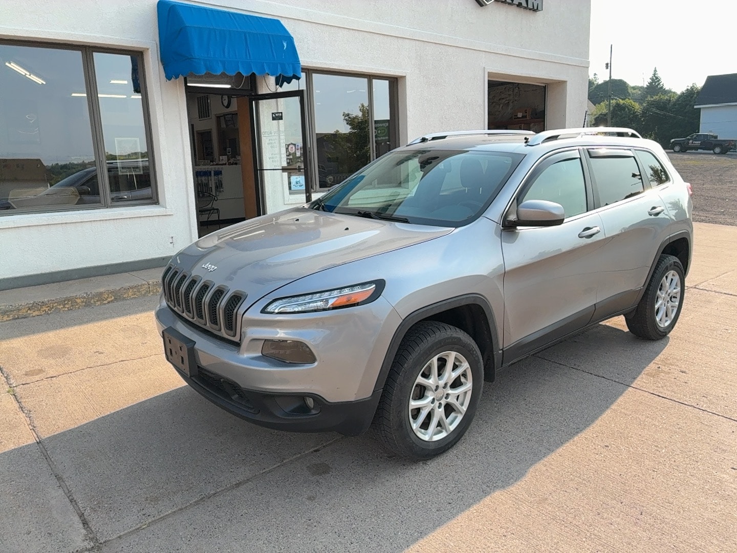 Used 2016 Jeep Cherokee Latitude with VIN 1C4PJMCB4GW226601 for sale in Hancock, MI