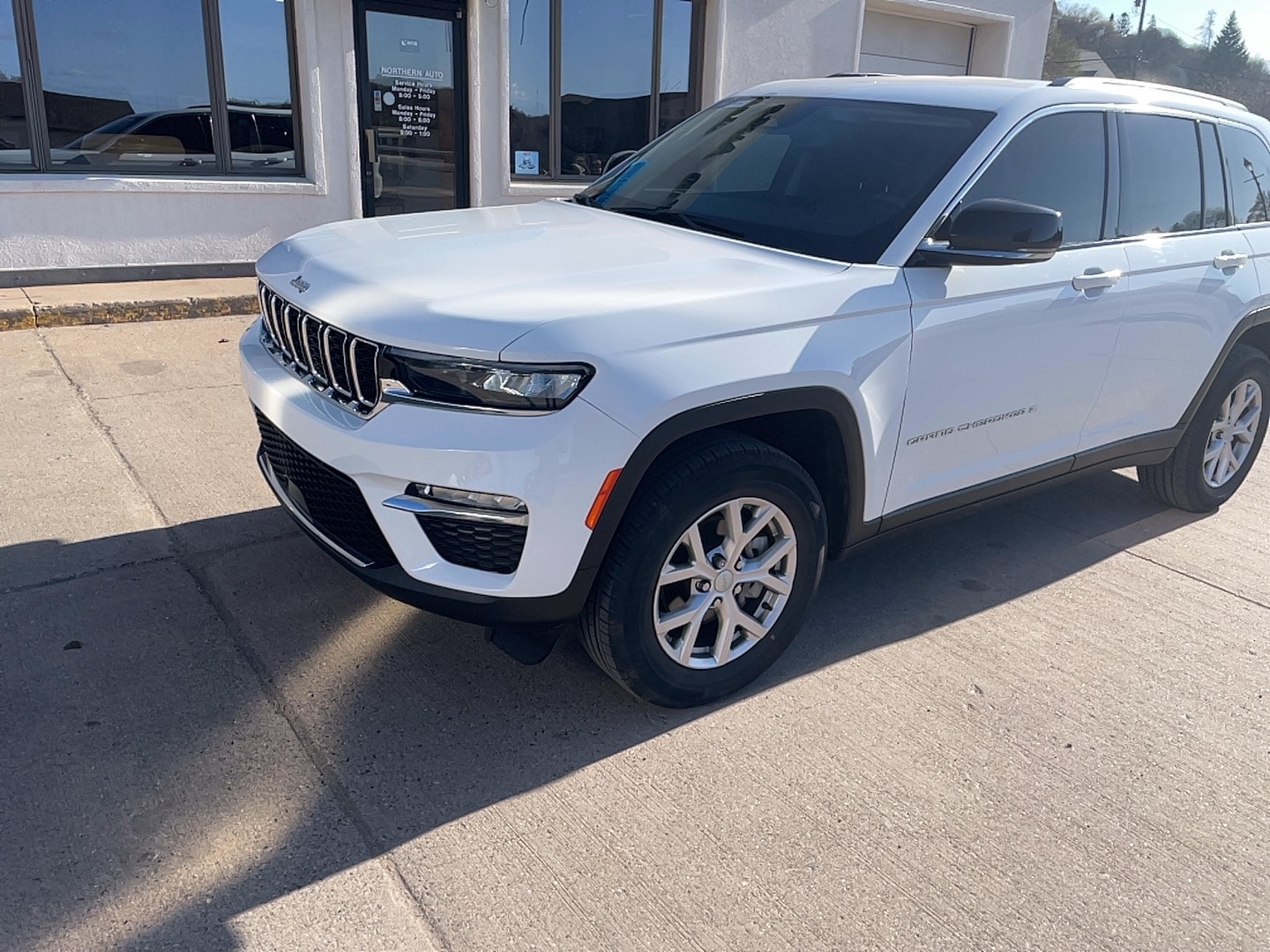 Used 2022 Jeep Grand Cherokee Limited with VIN 1C4RJHBG3N8609850 for sale in Hancock, MI