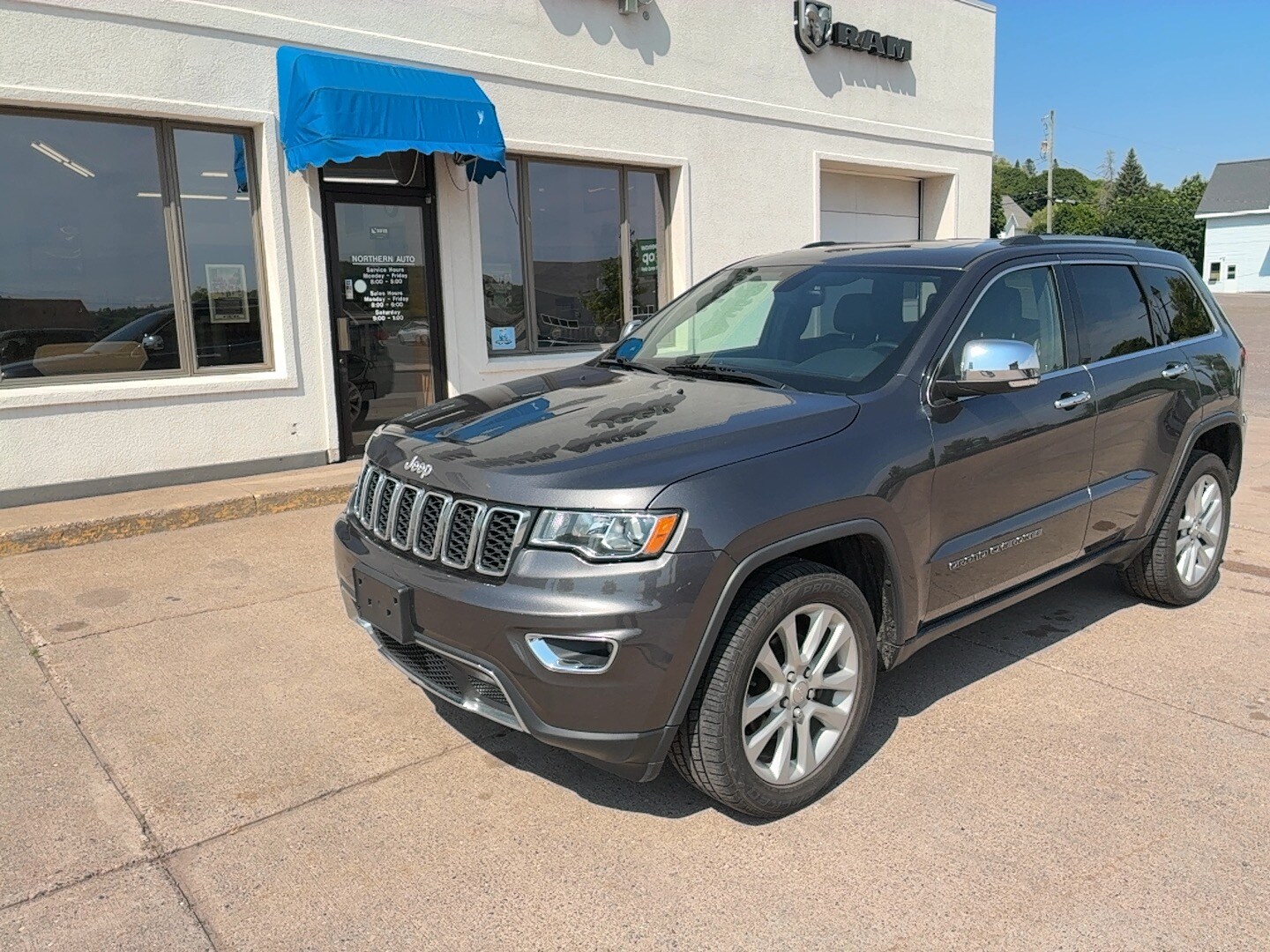 2017 Jeep Grand Cherokee Limited photo 2