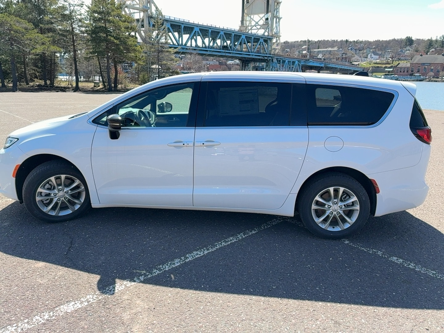 2026 Chrysler Pacifica Select AWD's photo