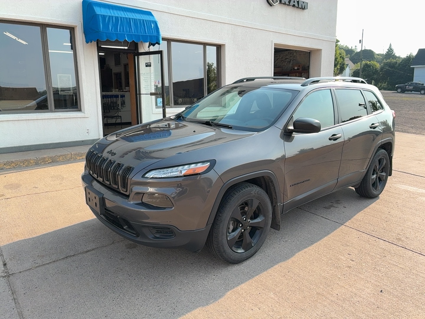 Used 2017 Jeep Cherokee Sport Altitude with VIN 1C4PJMAB7HW636961 for sale in Hancock, MI