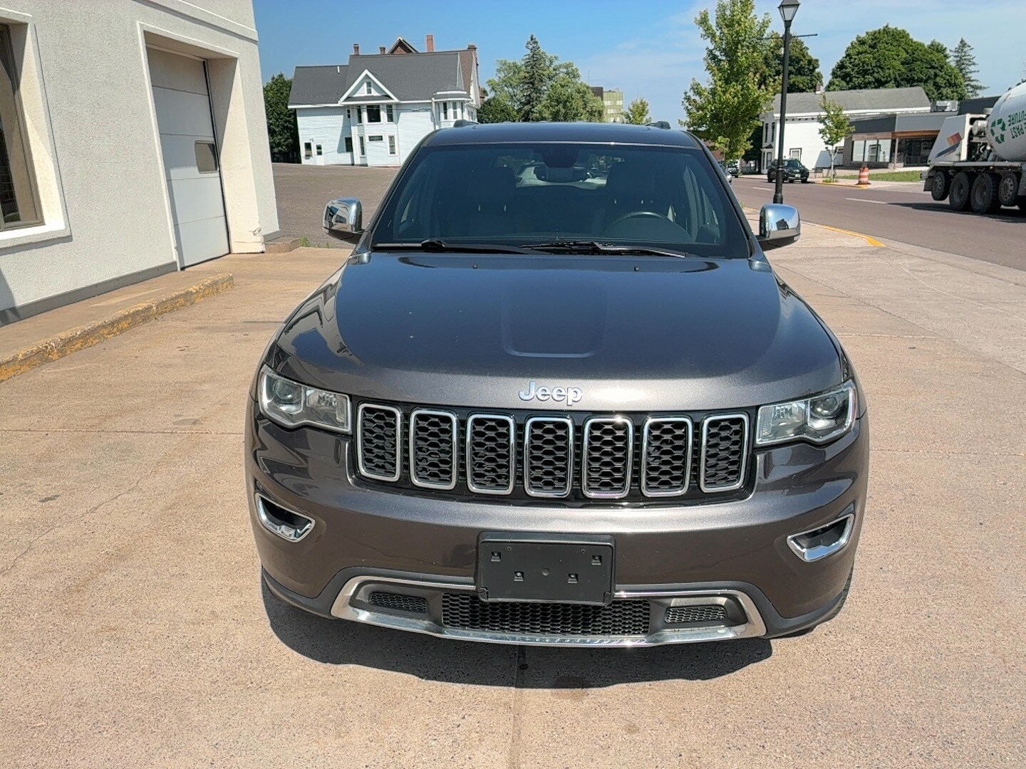 2017 Jeep Grand Cherokee Limited photo 3