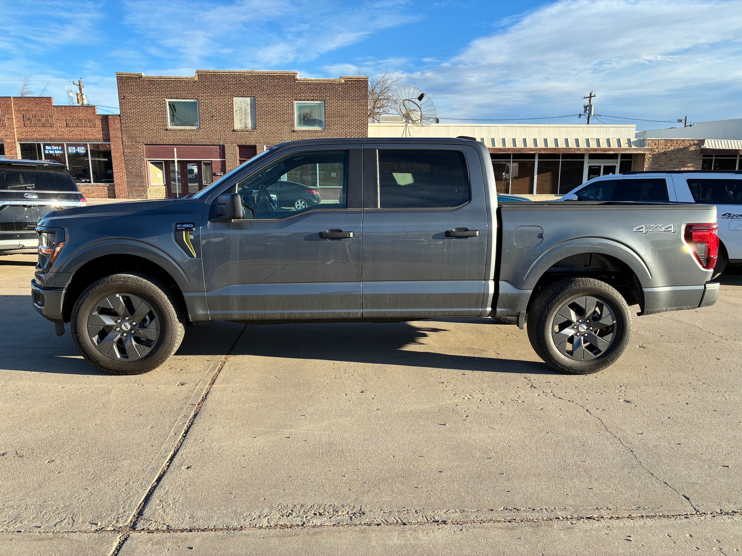 2025 Ford F-150 STX's photo