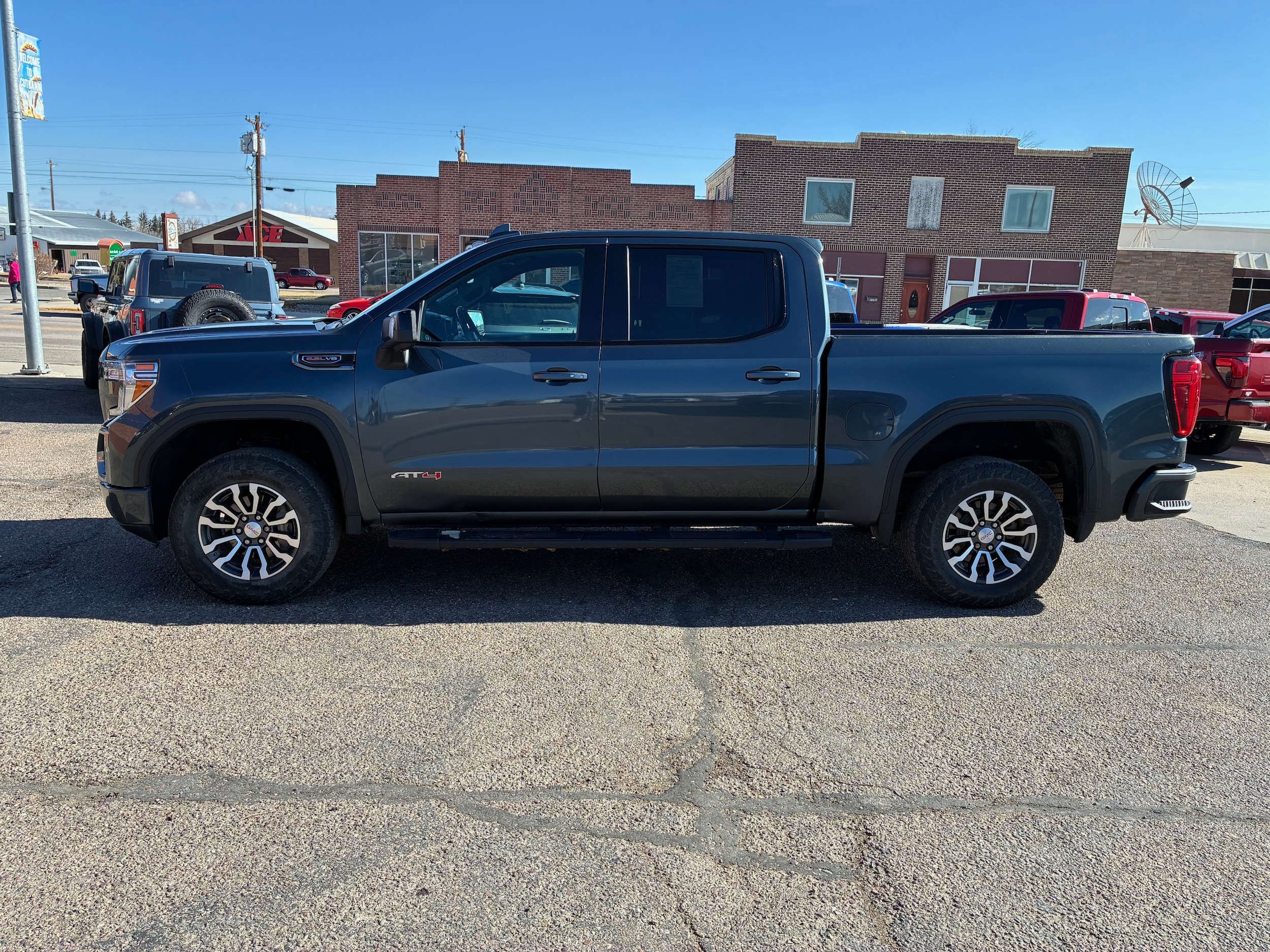 2019 GMC Sierra AT4 4x4 Crew Cab Short Box's photo