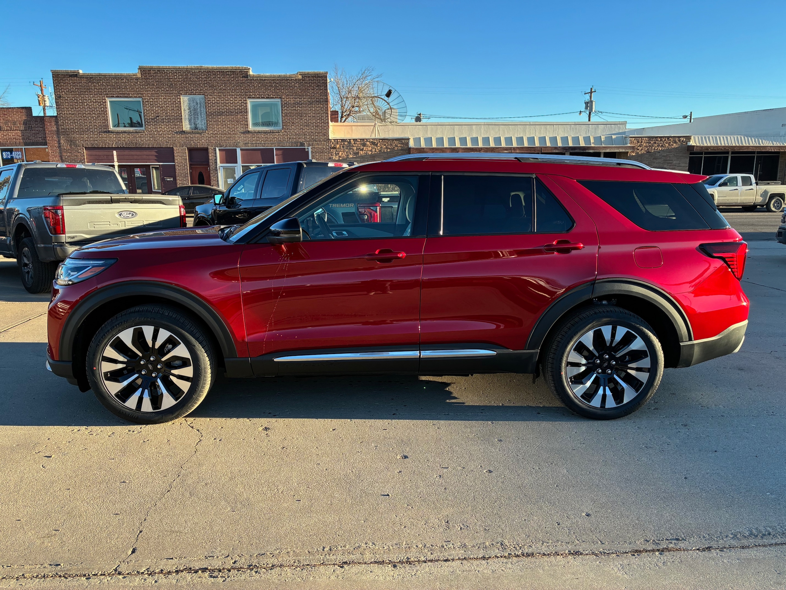 2026 Ford Explorer Platinum's photo