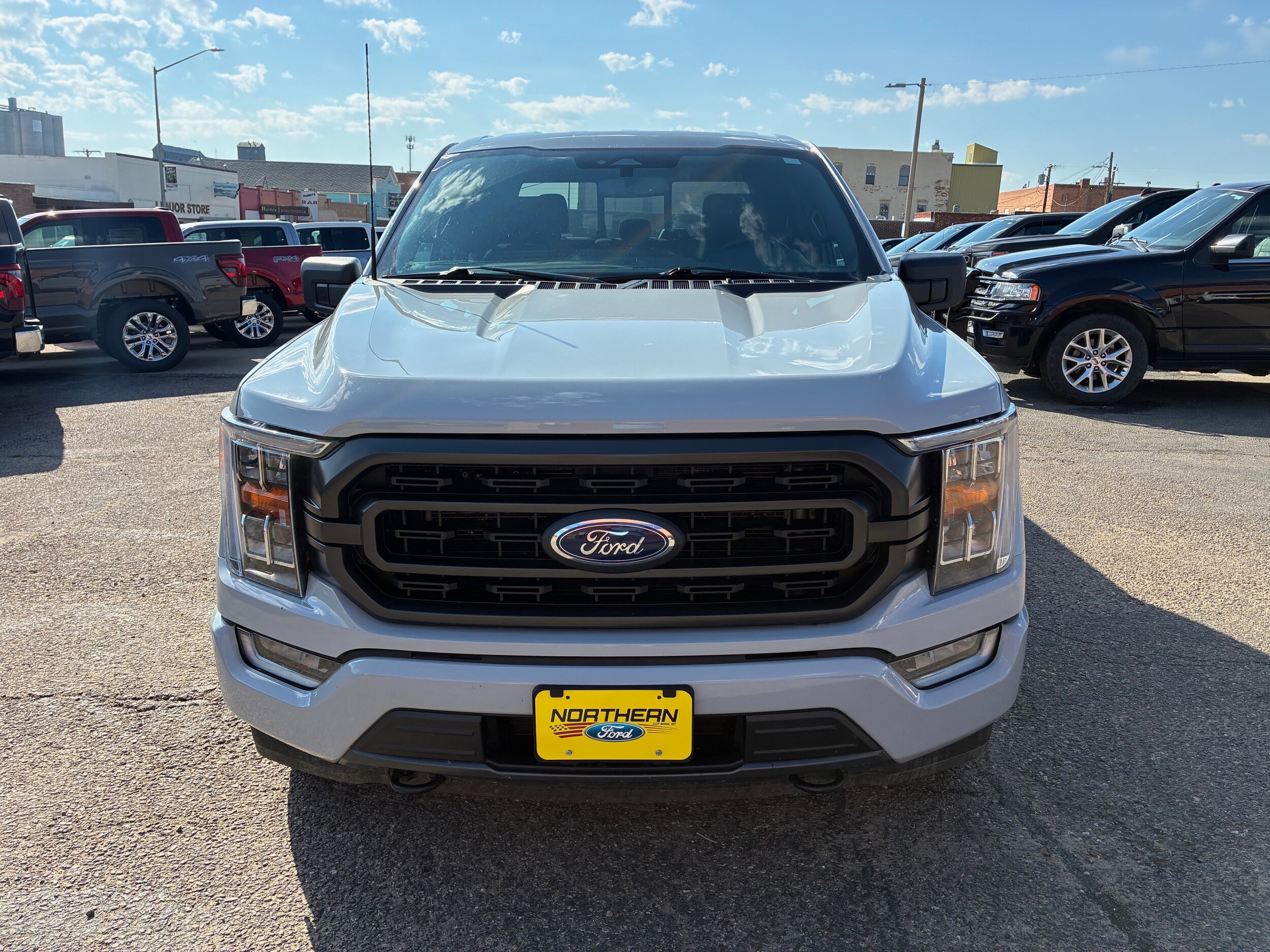 2023 Ford F-150 XLT photo 2