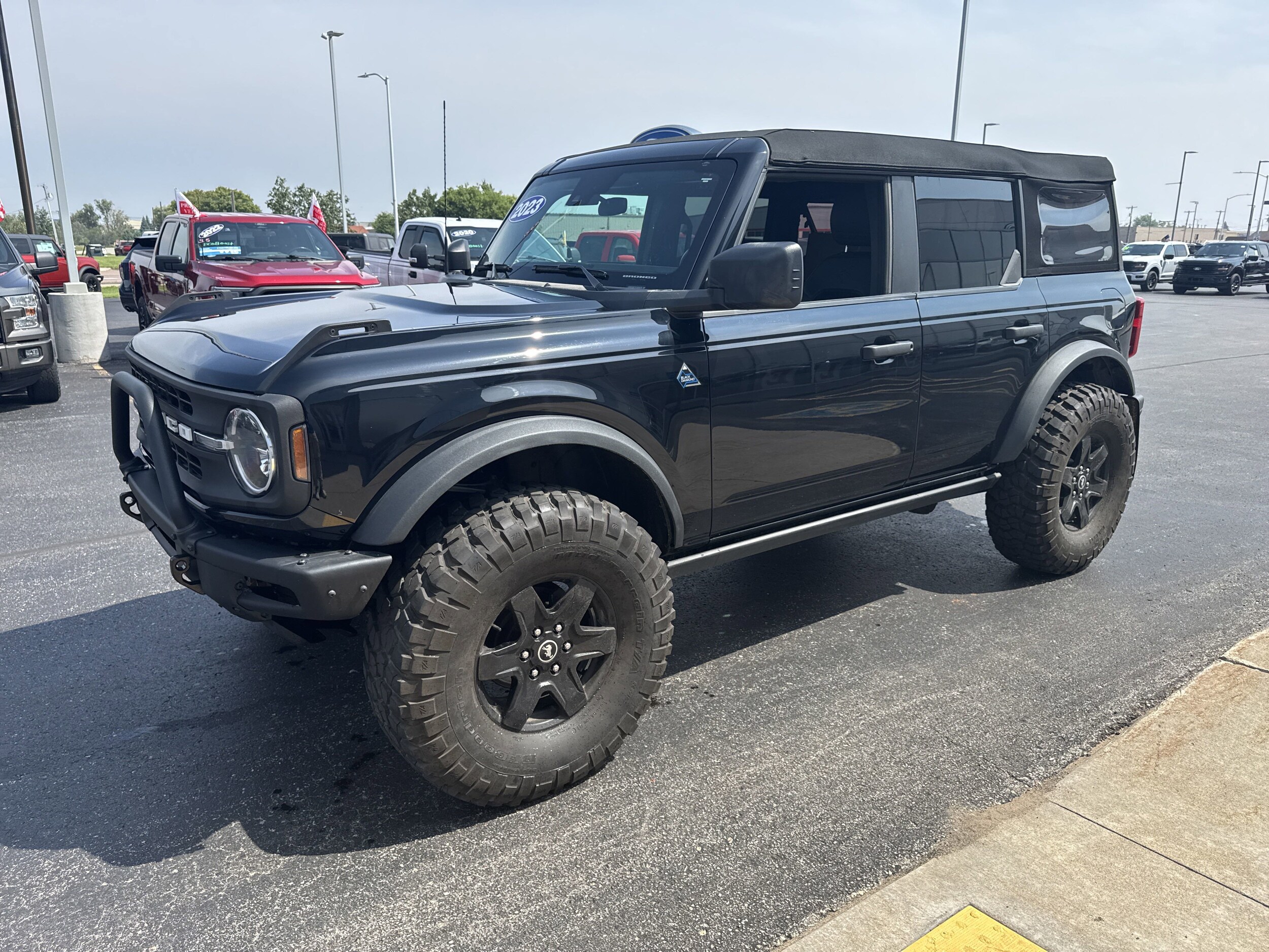 2023 Ford Bronco Black Diamond photo 3
