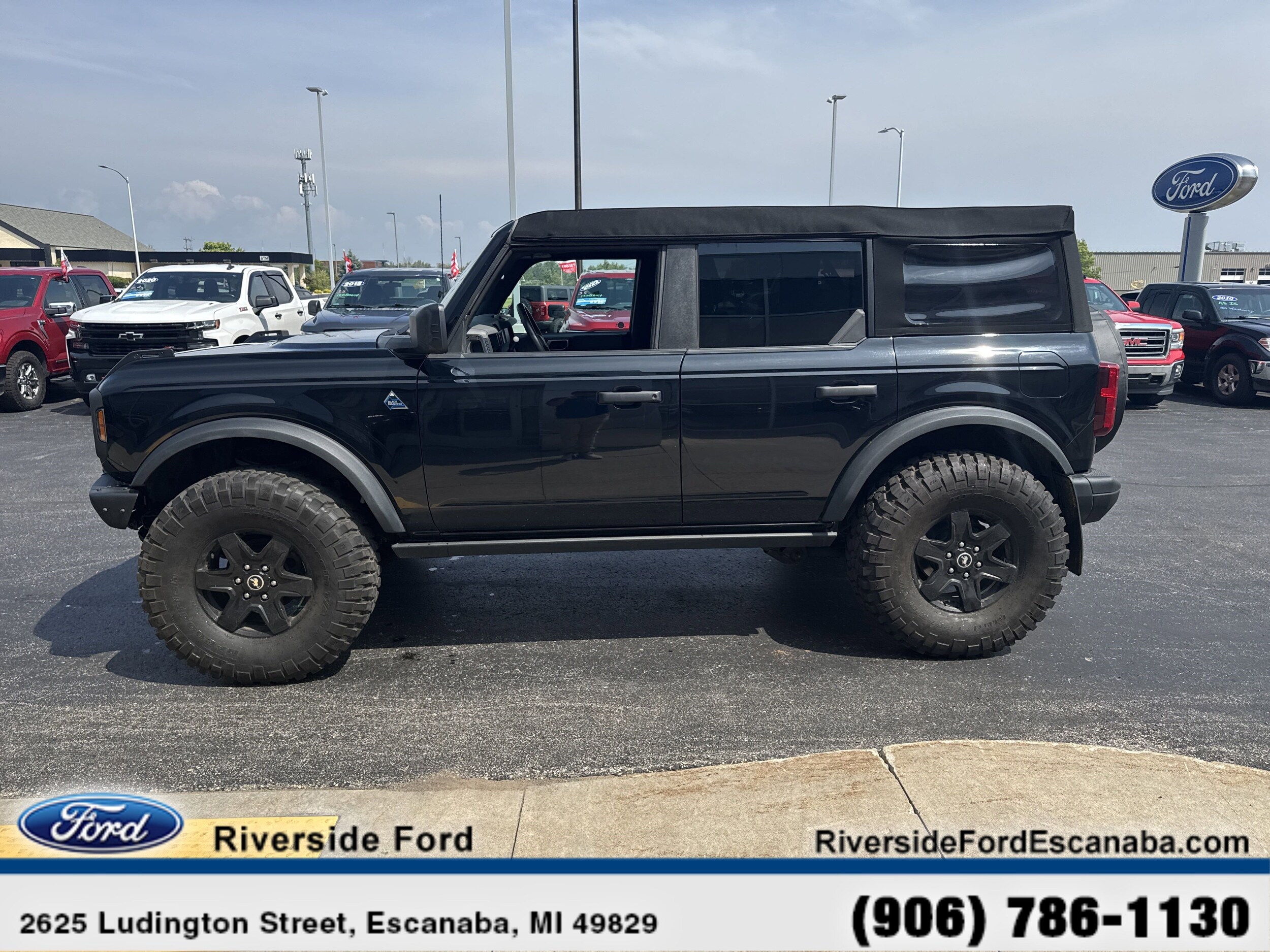 2023 Ford Bronco Black Diamond photo 4