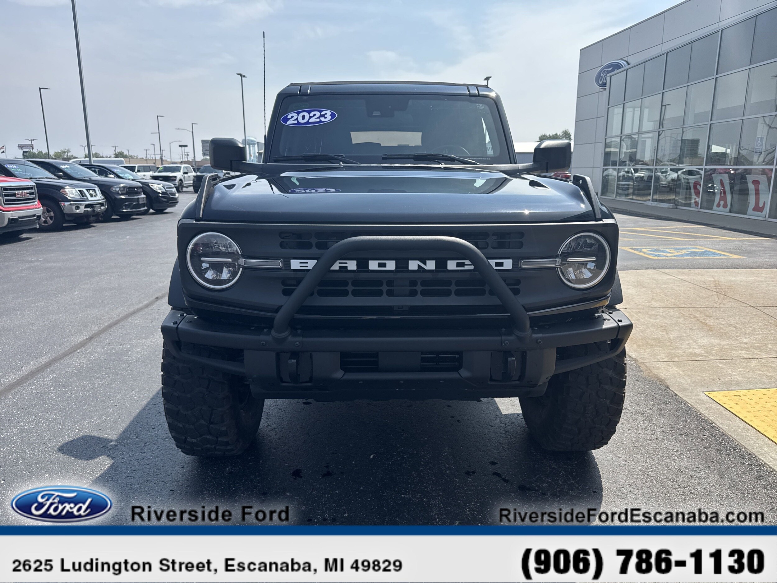 2023 Ford Bronco Black Diamond photo 2