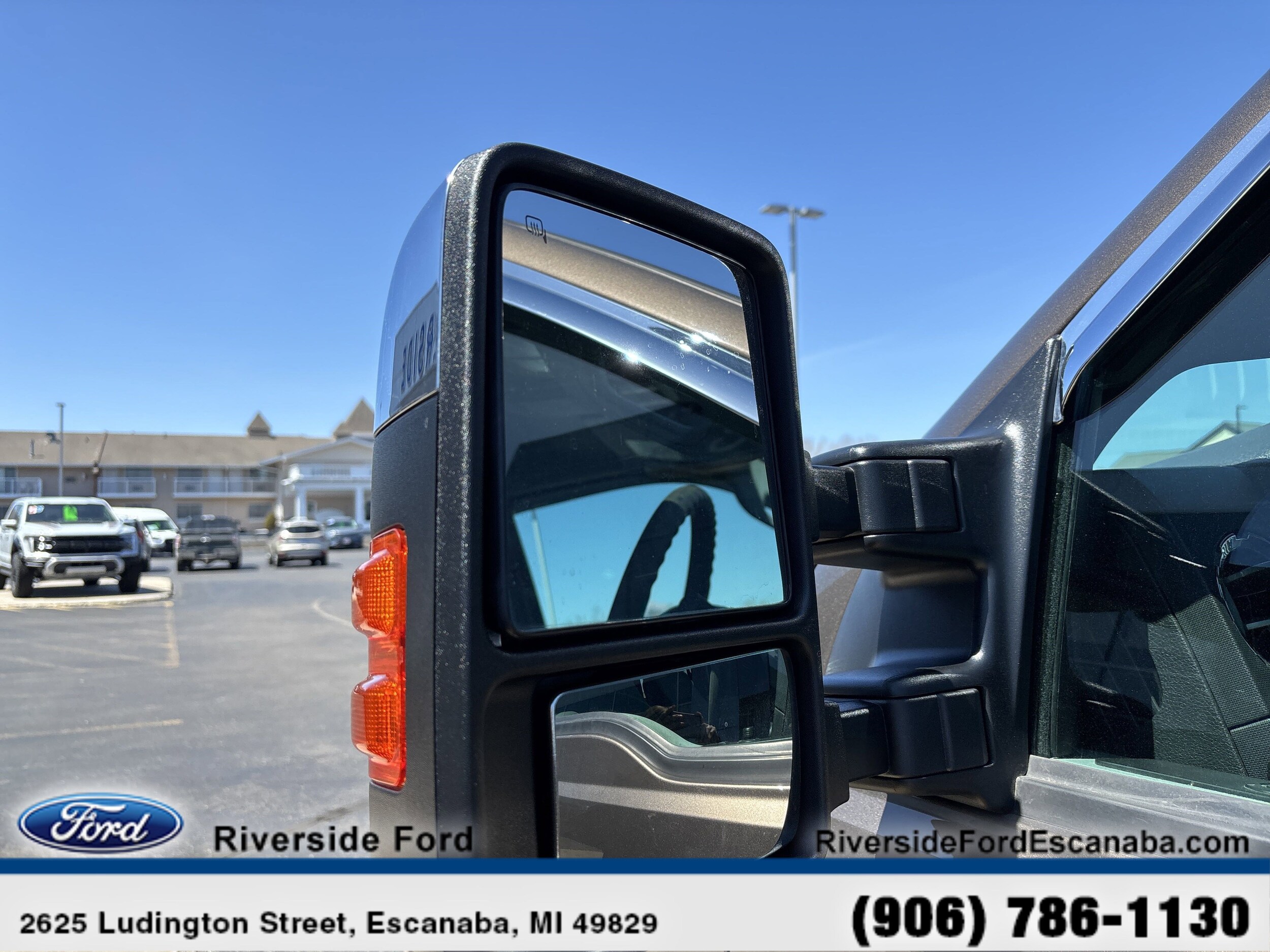 2015 Ford F-350 XLT photo 4