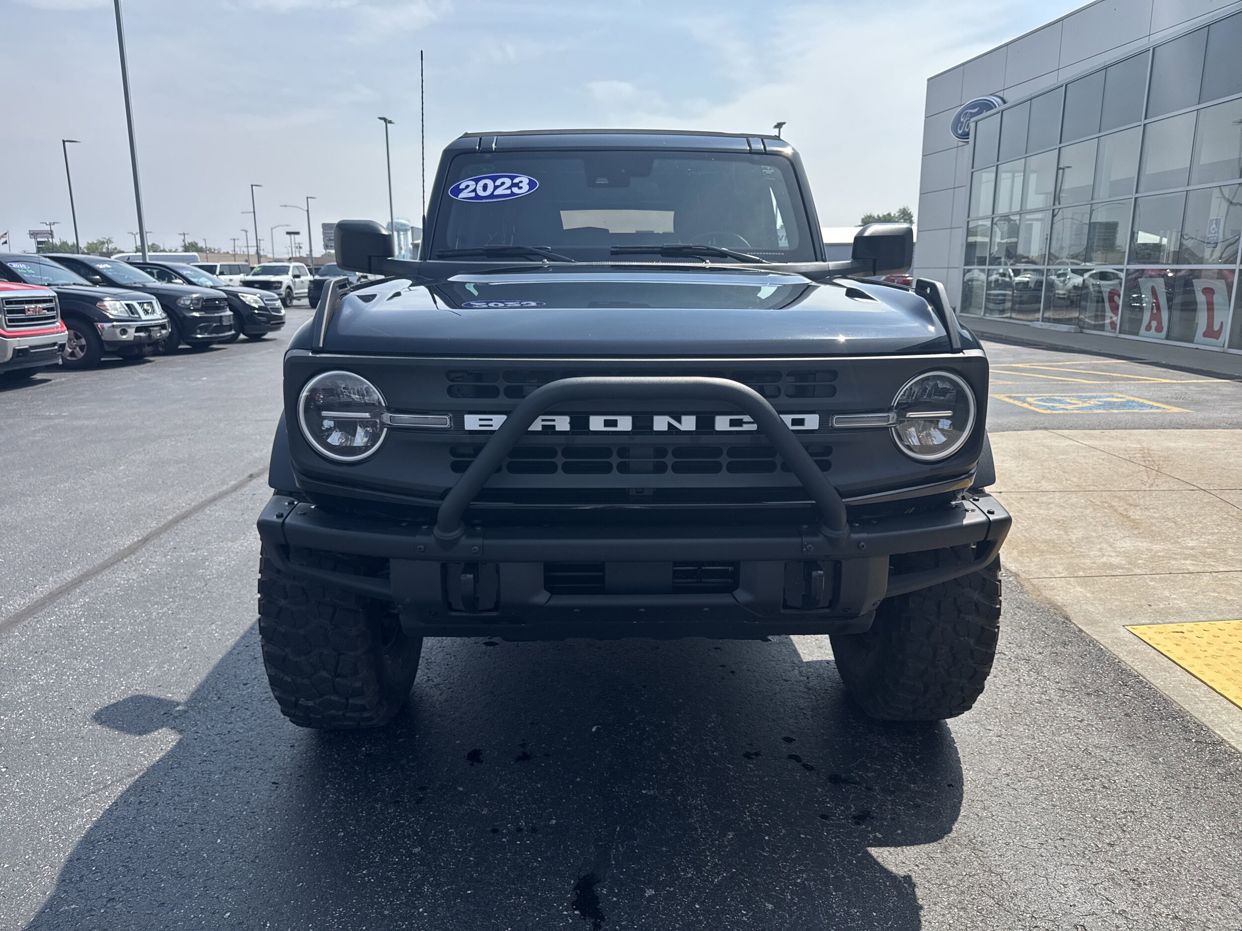 2023 Ford Bronco Black Diamond photo 2