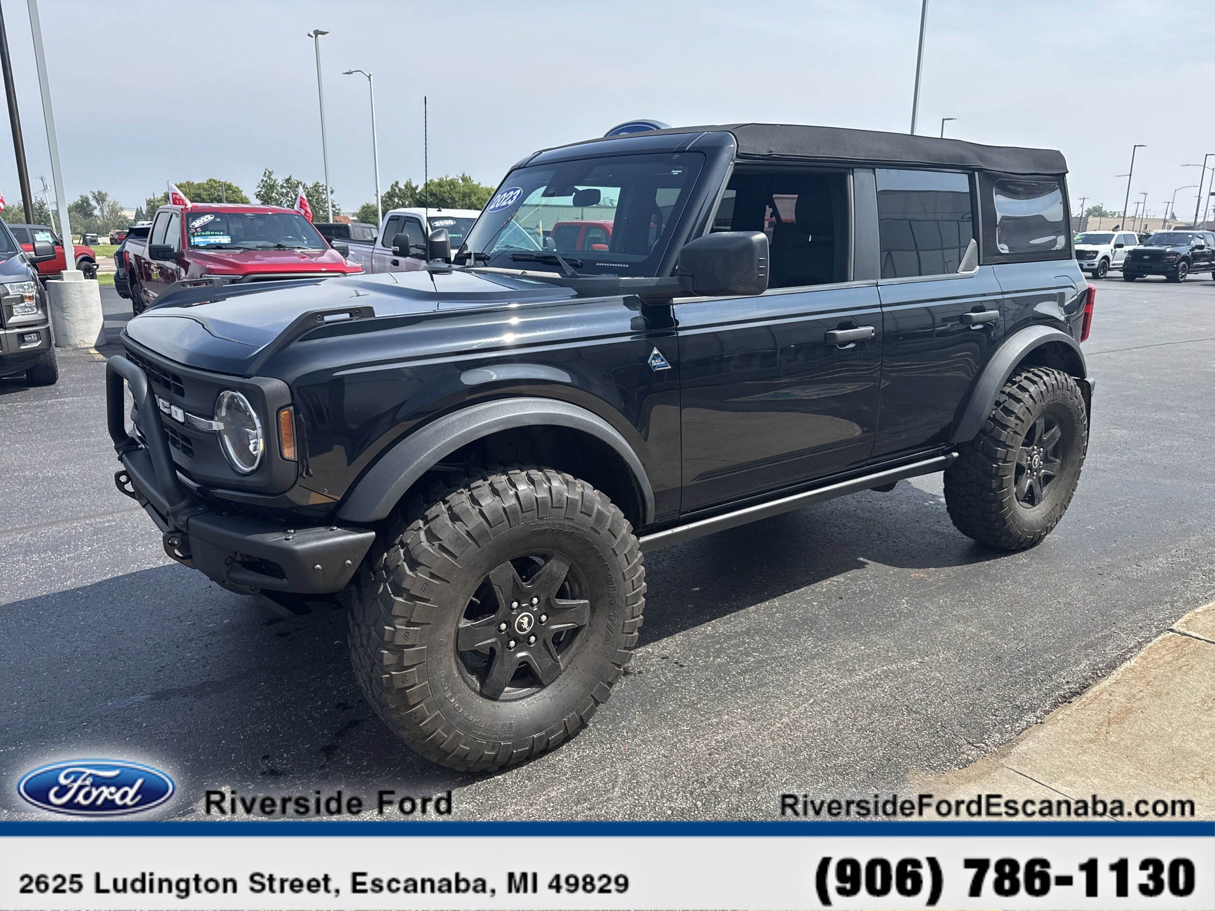 2023 Ford Bronco Black Diamond photo 3