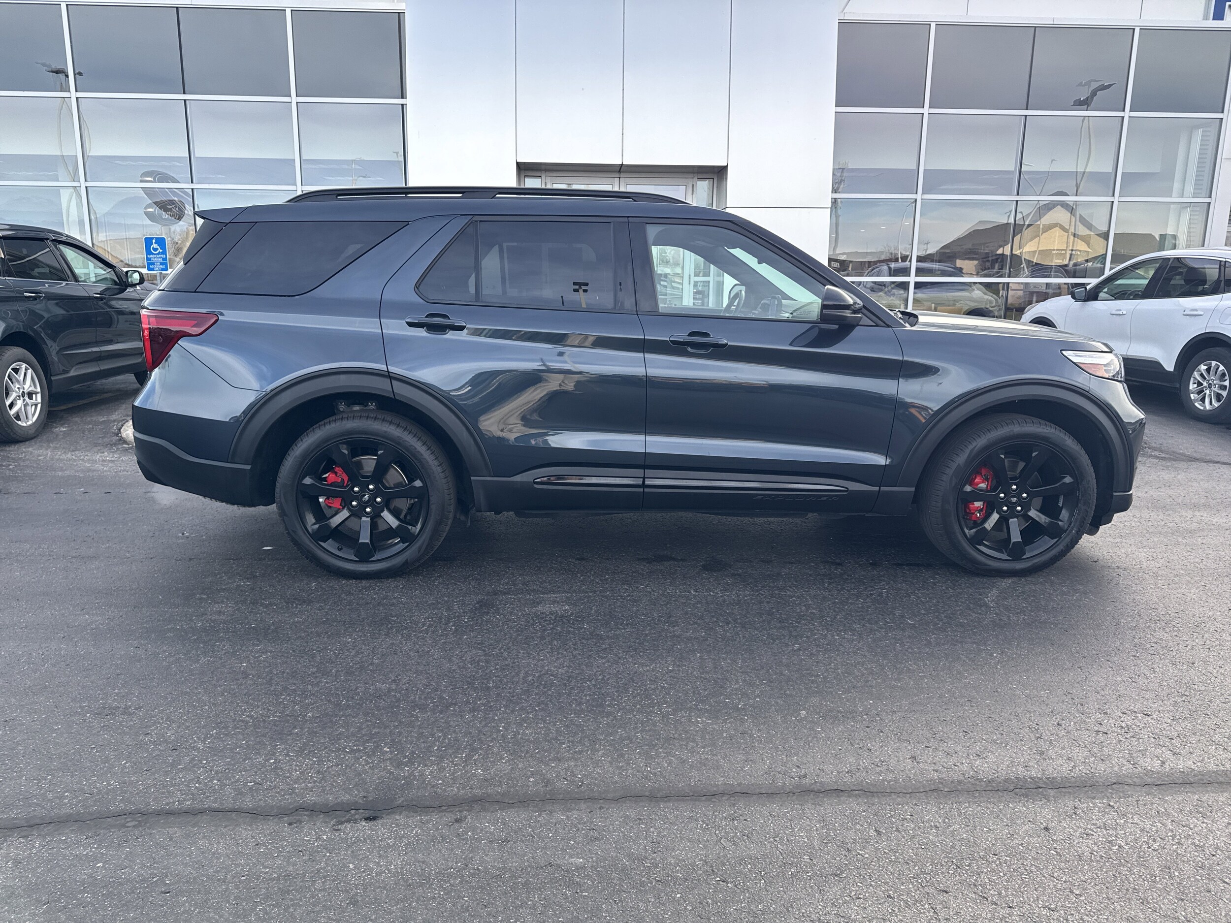 2024 Ford Explorer ST photo 2