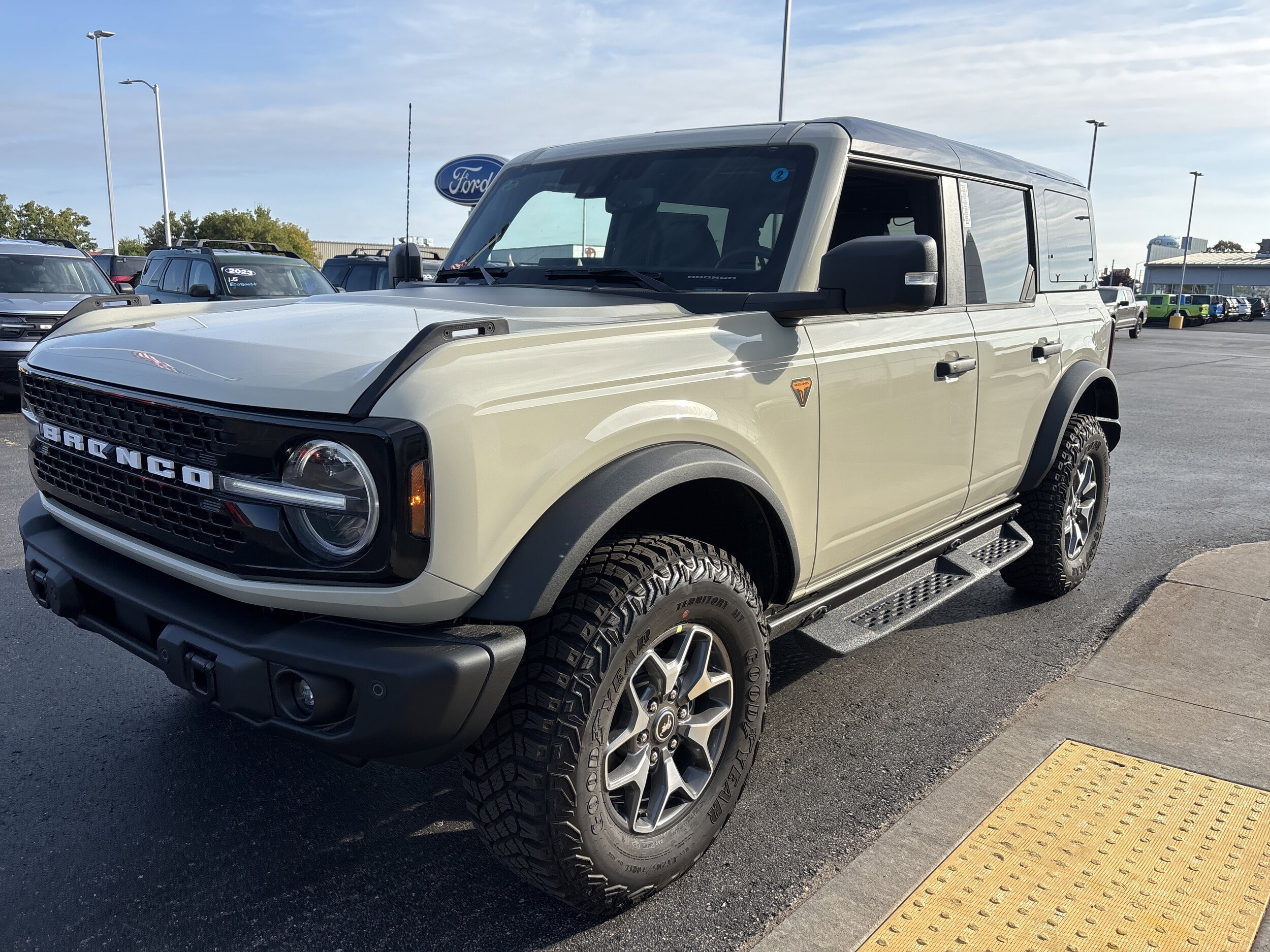 2025 Ford Bronco Badlands photo 3