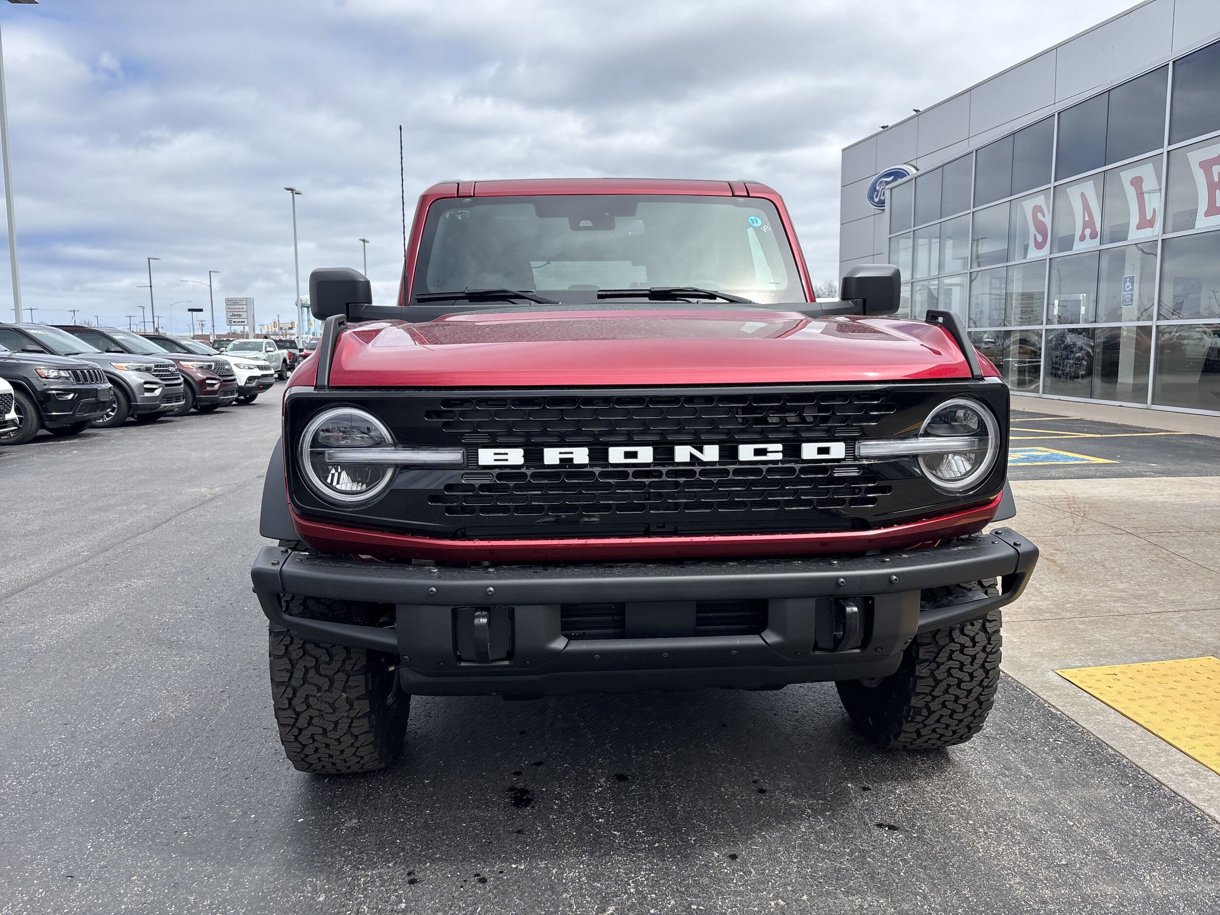 2025 Ford Bronco Badlands photo 2