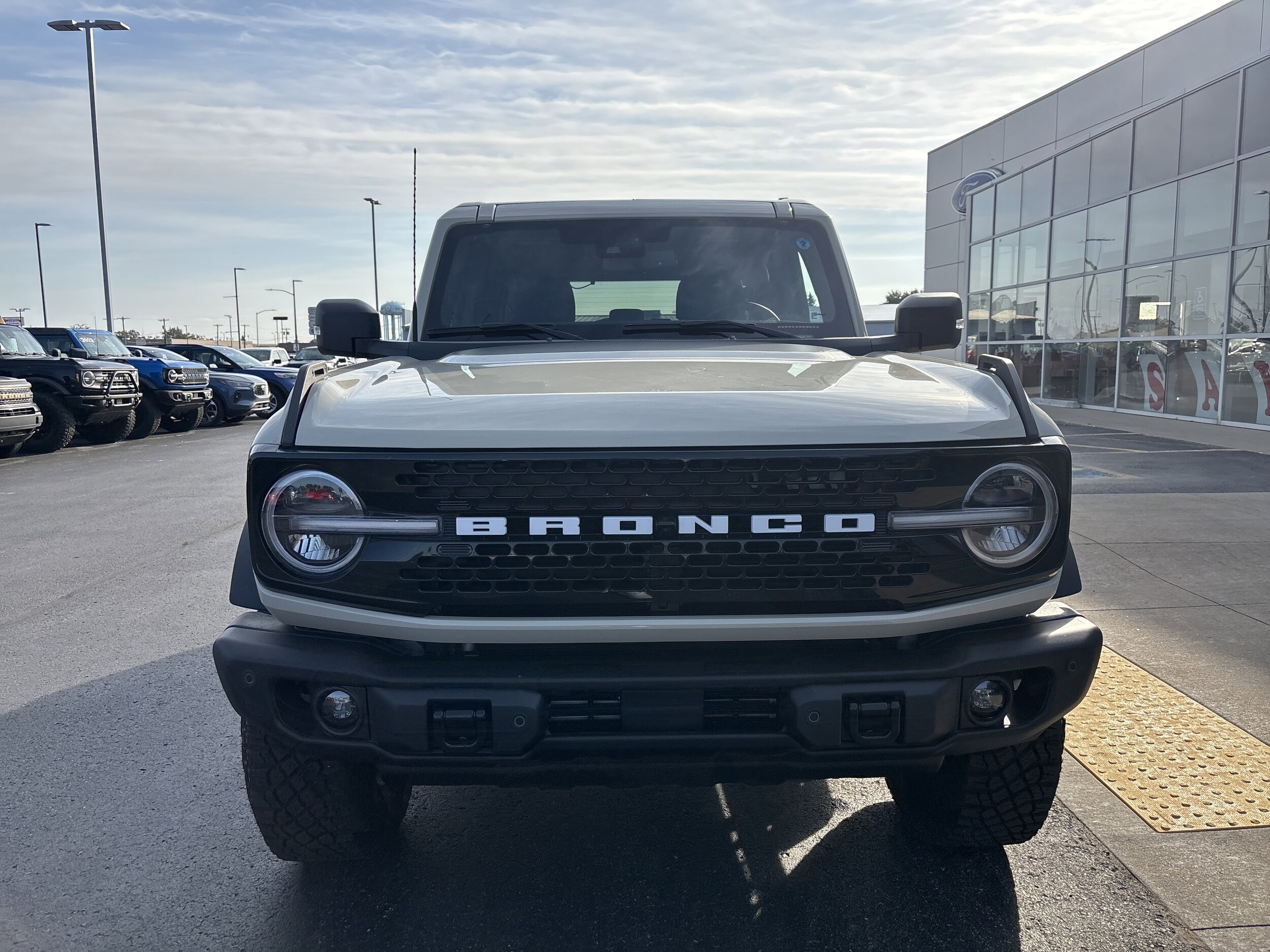 2025 Ford Bronco Badlands photo 2