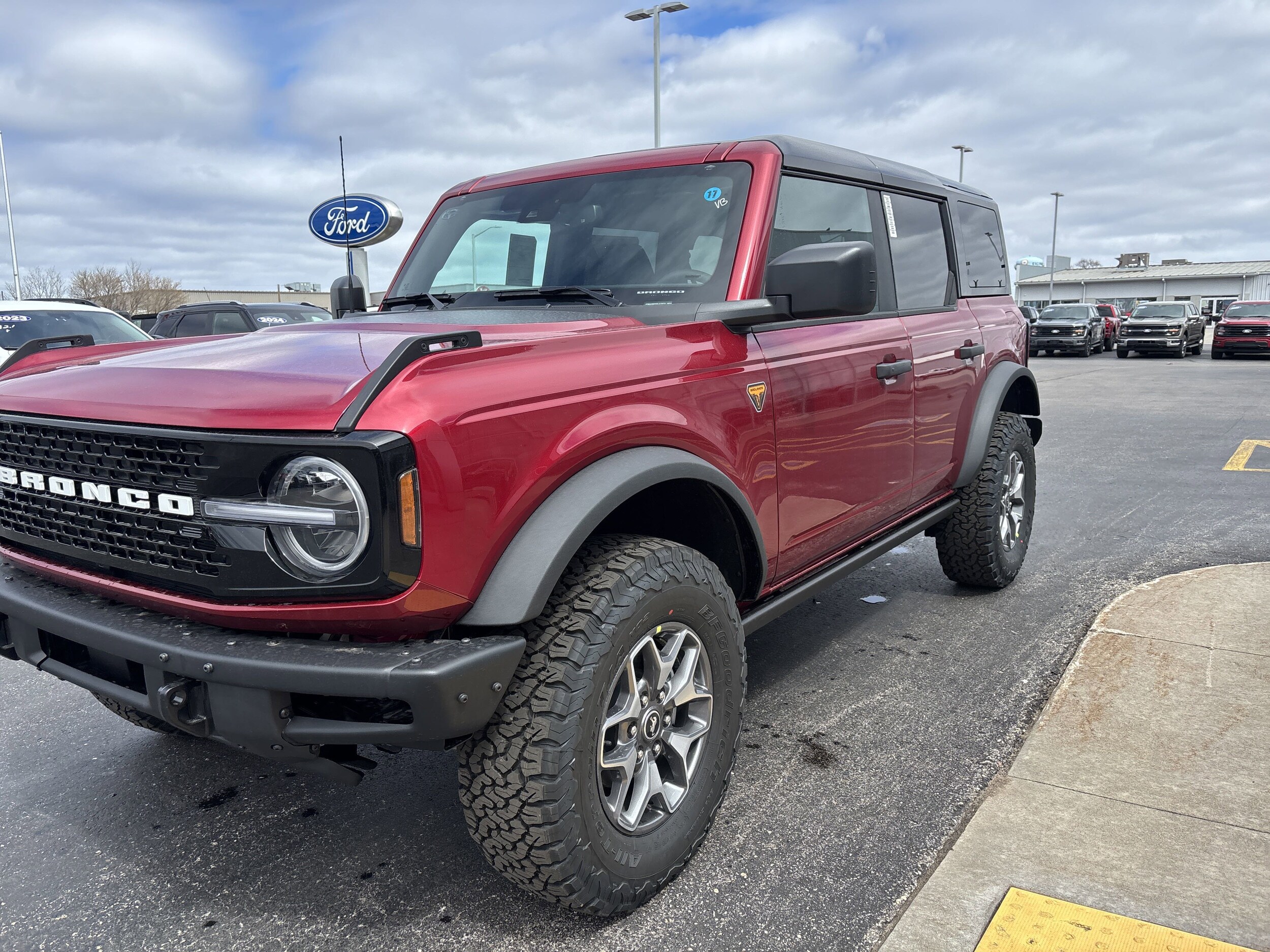 2025 Ford Bronco Badlands photo 3