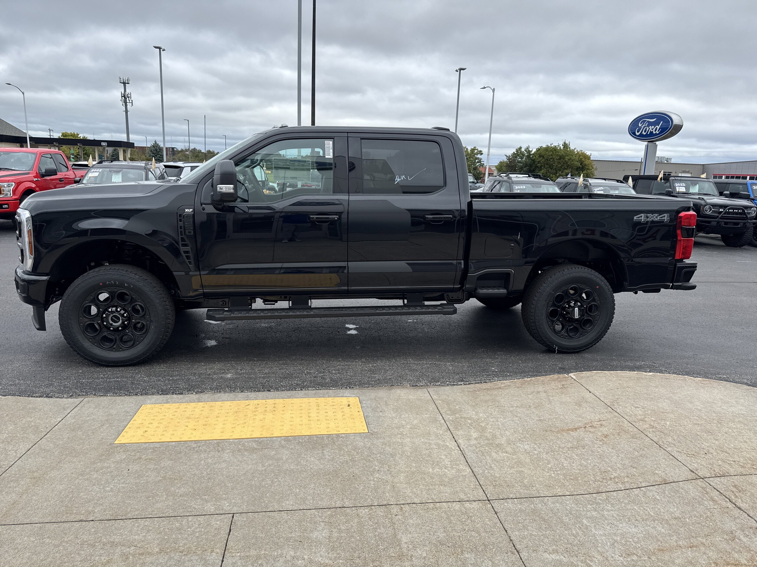 2026 Ford F-350 XLT photo 4