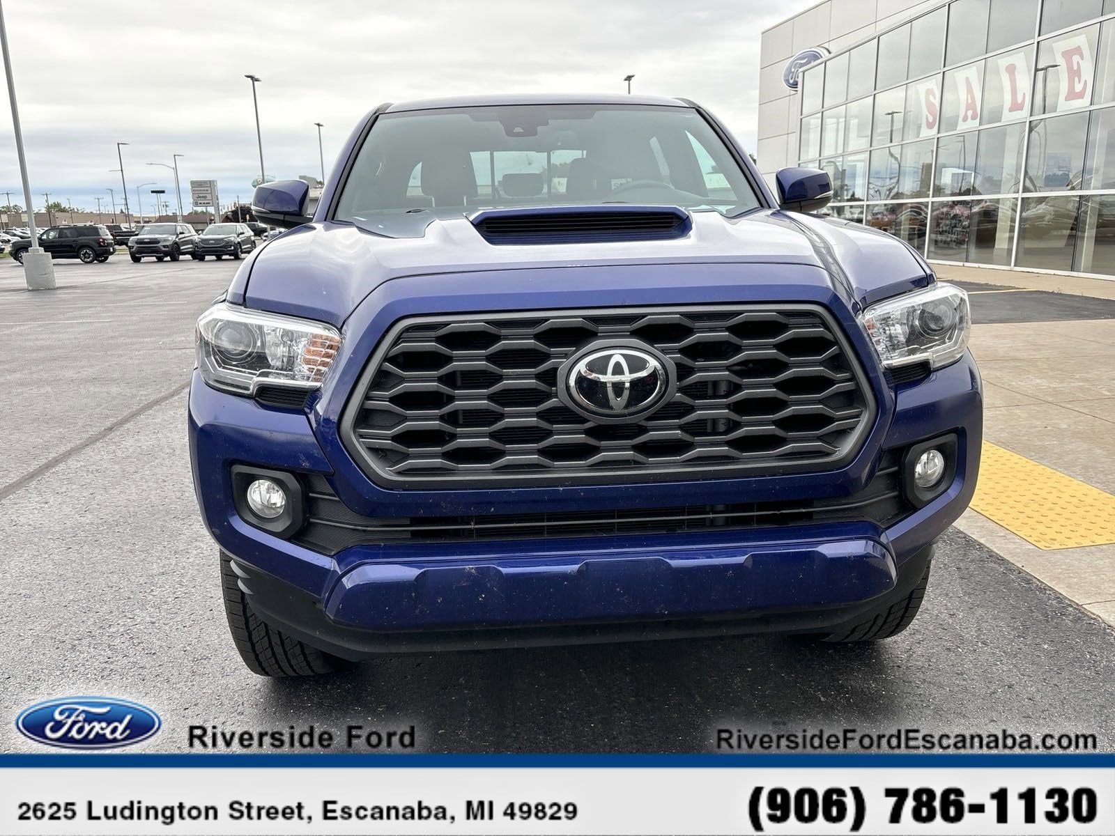 Used 2022 Toyota Tacoma TRD Sport with VIN 3TMCZ5ANXNM518194 for sale in Escanaba, MI